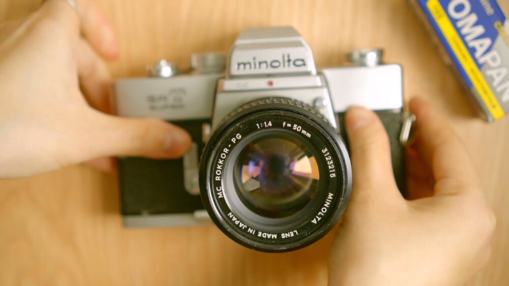 Cách tải phim vào máy ảnh Minolta SRT